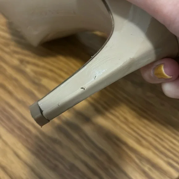 Tan heels - Picture 4 of 5